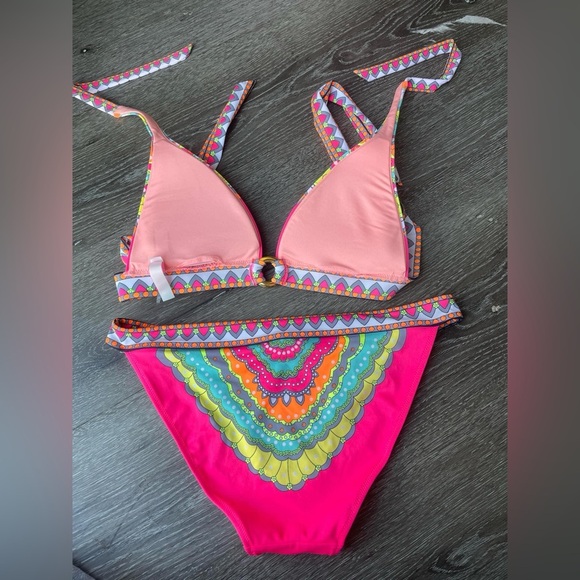 Victoria’s Secret Bikini - Picture 3 of 4